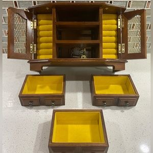 Vintage music jewelry box made by Sankyo